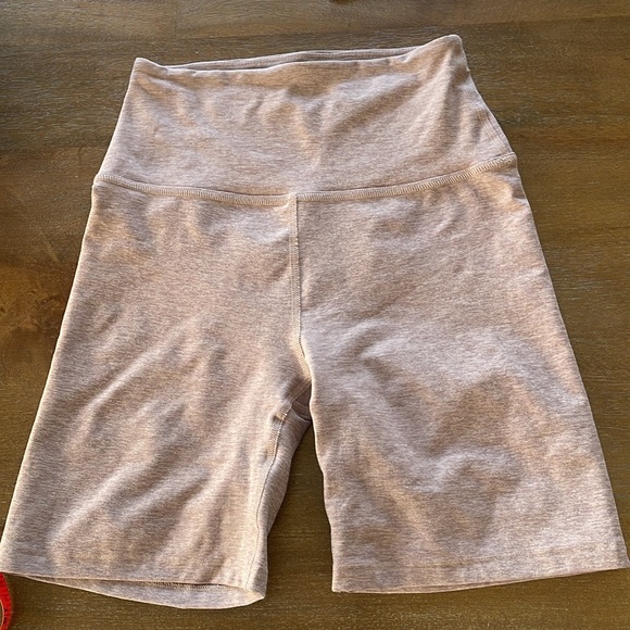 NWOT Beyond Yoga Spacedye keep pace biker short in Chai - Picture 5 of 7